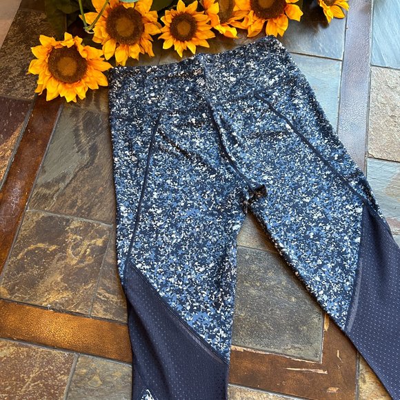 Athleta Sandstone Salutation 7/8 Tight in Navy (M) - Picture 8 of 13